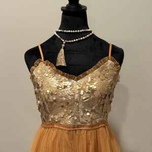 Gorgeous gold party dress!